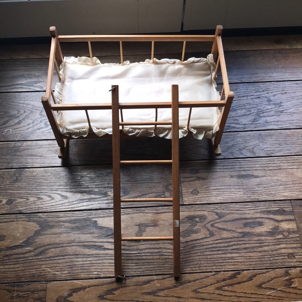 ❤️ 1940’s RARE Wooden baby doll cradle with ladder
